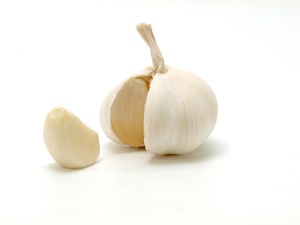 garlic_bulb_with_garlic_clove